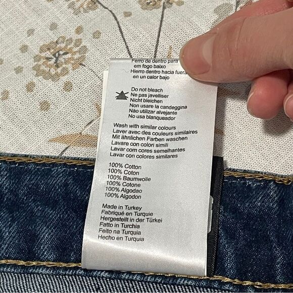 Relaxed Fit Mom Jeans - Picture 8 of 15